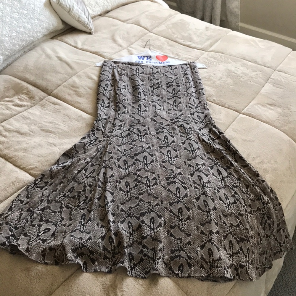 Karen Millen Beautiful long skirt size 6 - silk